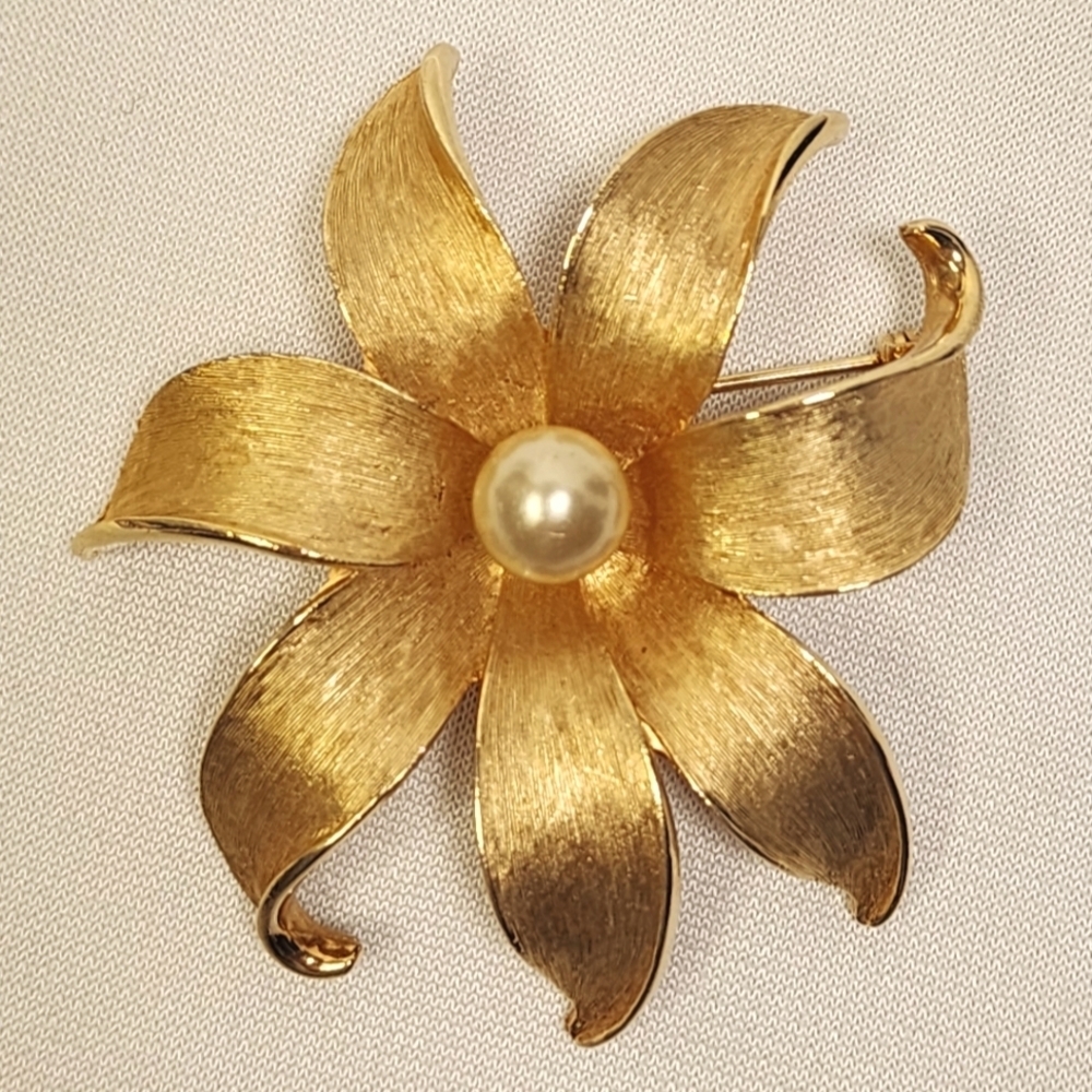 Kramer Vintage Gold and Pearl Flower Brooch